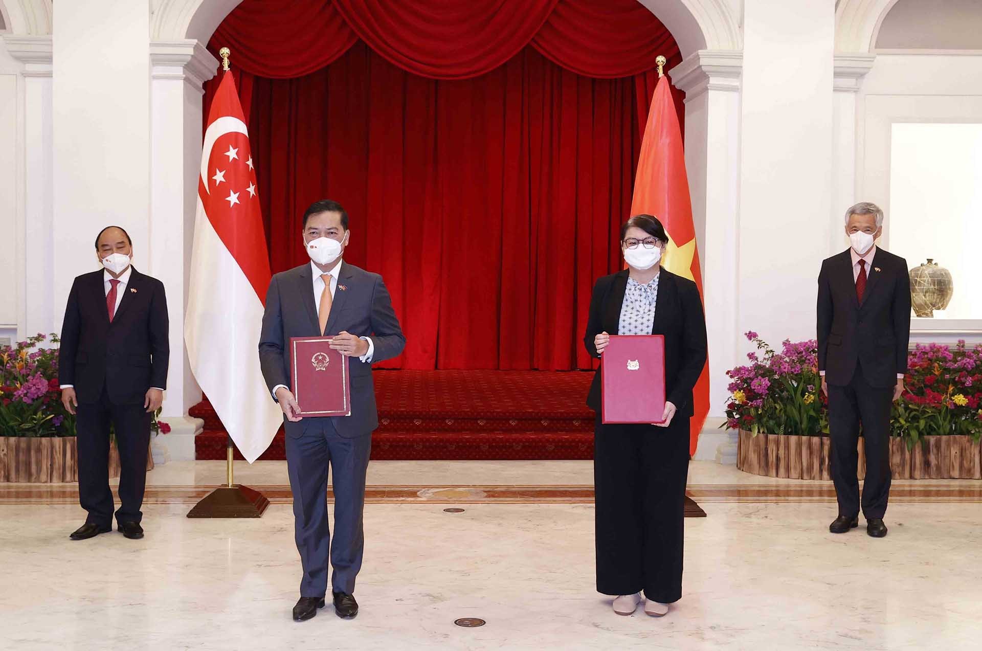 Chủ tịch nước Nguyễn Xuân Phúc hội đàm với Thủ tướng Singapore Lý Hiển Long