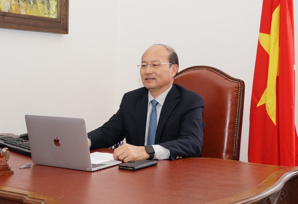 Đại sứ Việt Nam tại Áo kiêm nhiệm Slovenia Lê Dũng phát biểu khai mạc