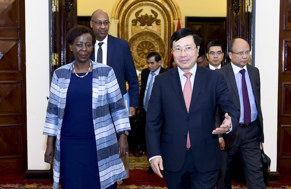 Phó Thủ tướng, Bộ trưởng Ngoại giao Phạm Bình Minh đón và hội đàm với Tổng Thư ký Tổ chức quốc tế Pháp ngữ Louise Mushikiwabo, tháng 12/2019.