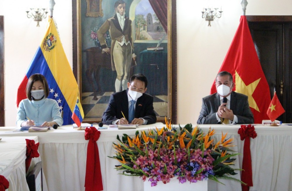 Đại sứ Việt Nam tại Venezuela Lê Viết Duyên cùng đoàn công tác của Đại sứ quán đã có chuyến thăm và làm việc tại bang Trujillo