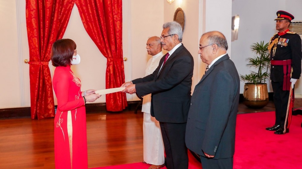 Đại sứ Hồ Thị Thanh Trúc trình Ủy nhiệm thư lên Tổng thống Sri Lanka Gotabaya Rajapaksa