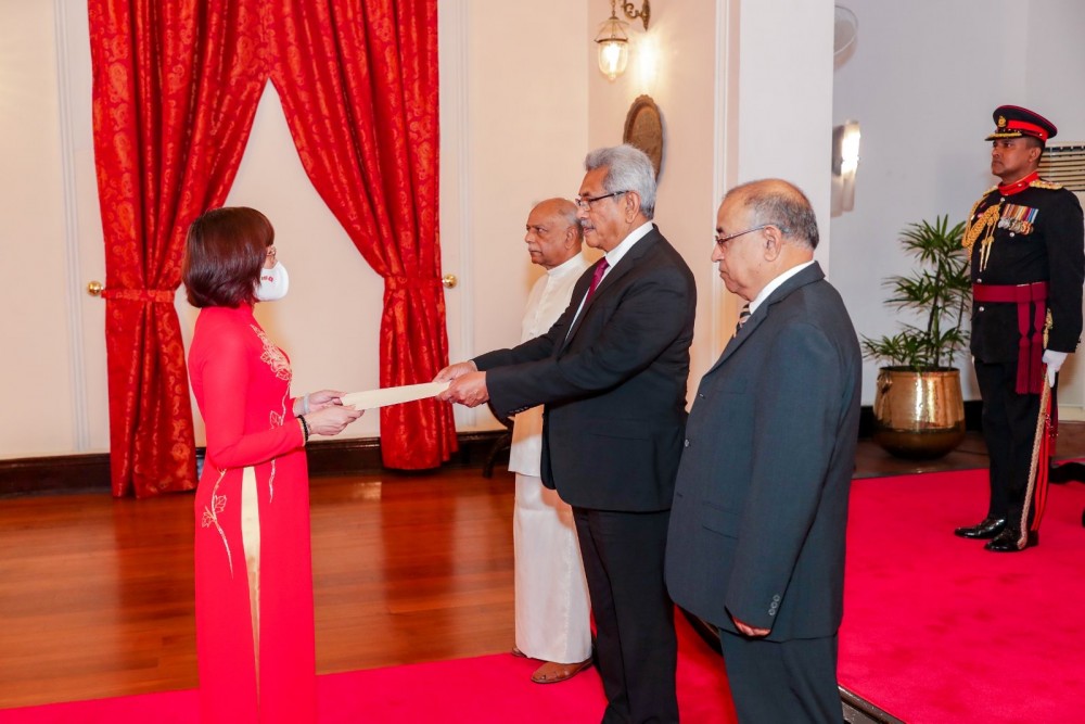 Đại sứ Hồ Thị Thanh Trúc trình Ủy nhiệm thư lên Tổng thống Sri Lanka Gotabaya Rajapaksa