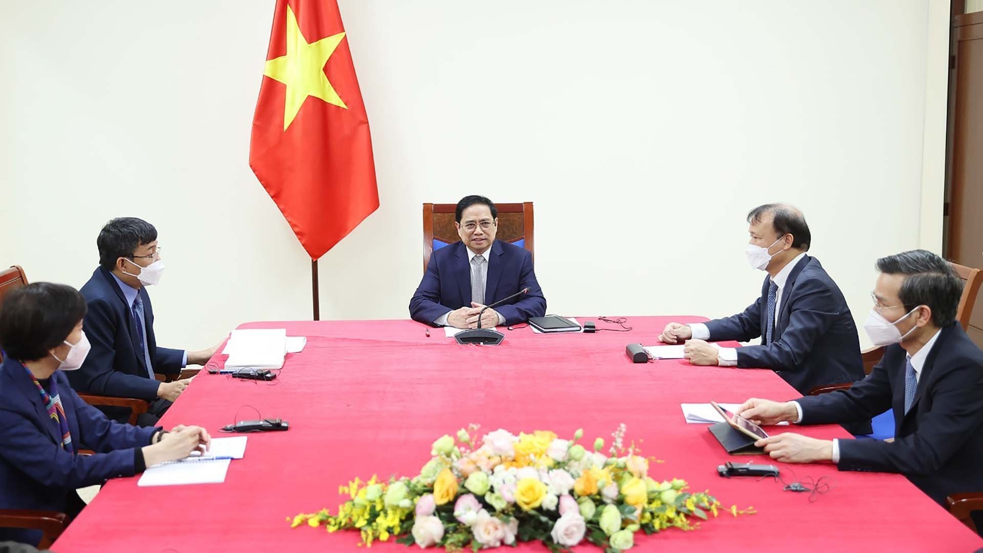 Thủ tướng Phạm Minh Chính điện đàm với ông Kasper Rorsted, Tổng Giám đốc Tập đoàn Adidas. (Nguồn: TTXVN)
