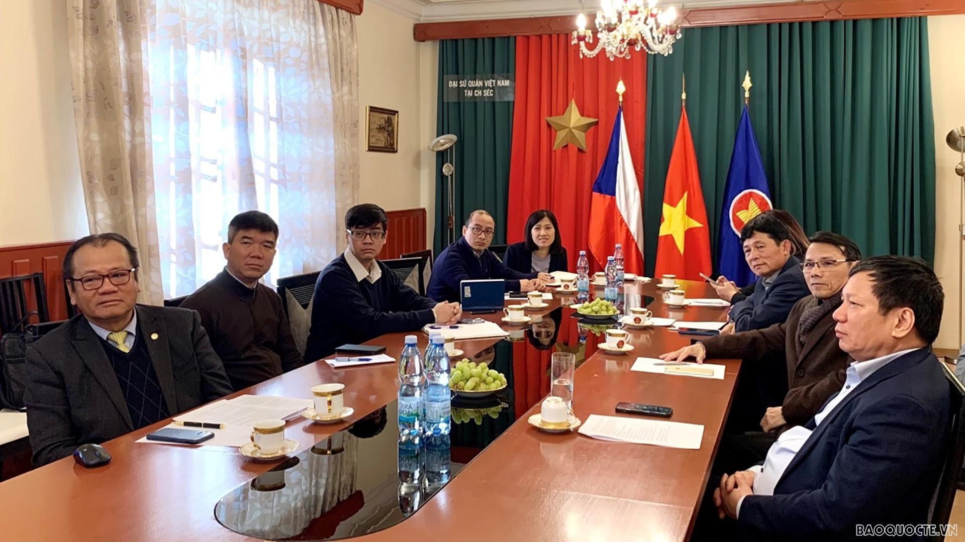 Đại sứ quán Việt Nam tại Czech, tham dự cuộc họp trực tuyến cập nhật tình hình người Việt tại Ukraine sơ tán sang các nước lân cận