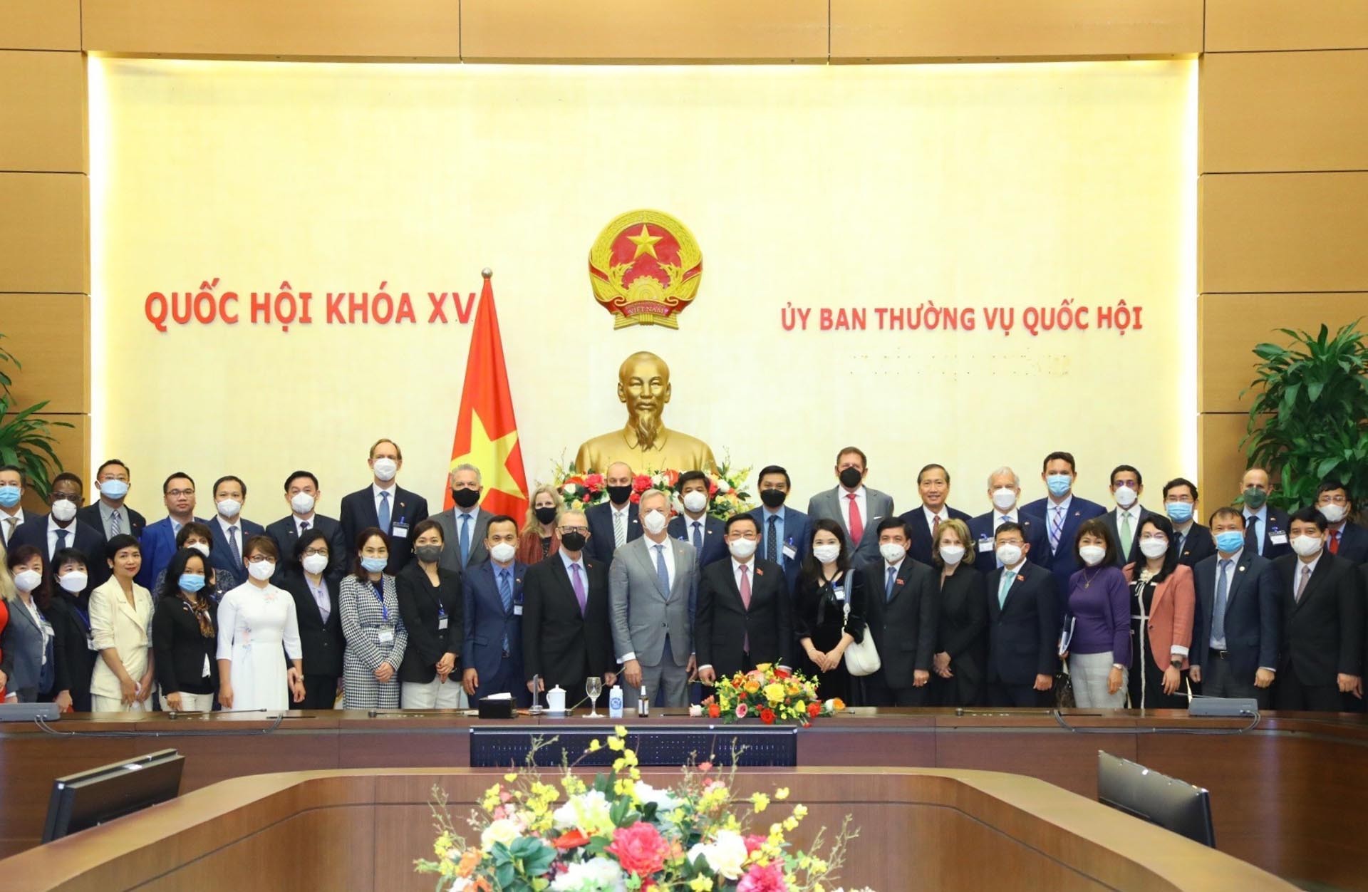Chủ tịch Quốc hội Vương Đình Huệ với các đại biểu chụp ảnh chung. (Nguồn: TTXVN)