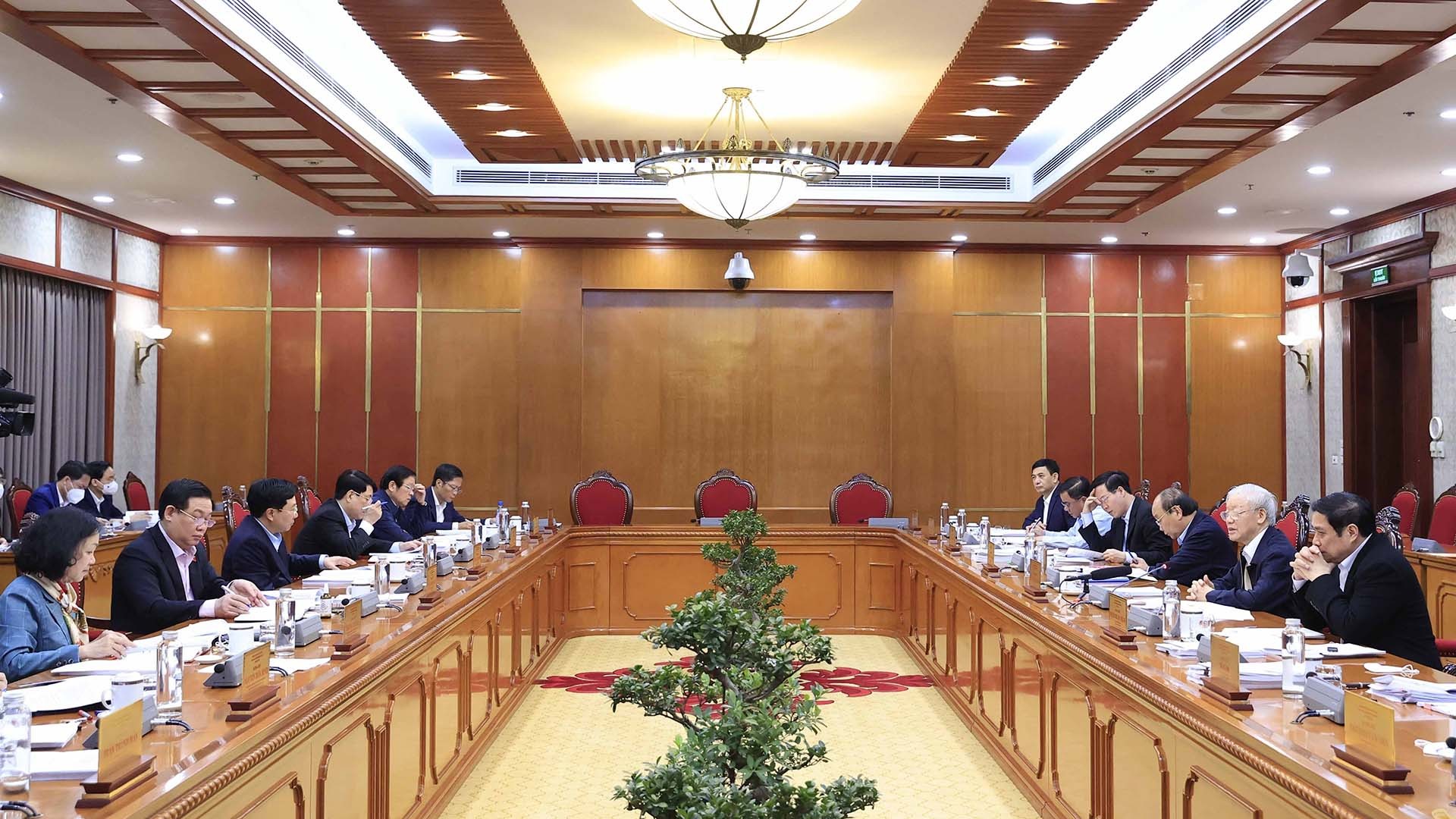 Tổng Bí thư Nguyễn Phú Trọng chủ trì họp Bộ Chính trị. Nguồn: TTXVN)