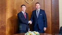 Đại sứ Nguyễn Tuấn thăm và làm việc với Chủ nhiệm Ủy ban Đối ngoại Quốc hội Slovakia