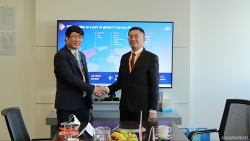 Đại sứ Nguyễn Tuấn thăm và làm việc tại công ty FPT Slovakia