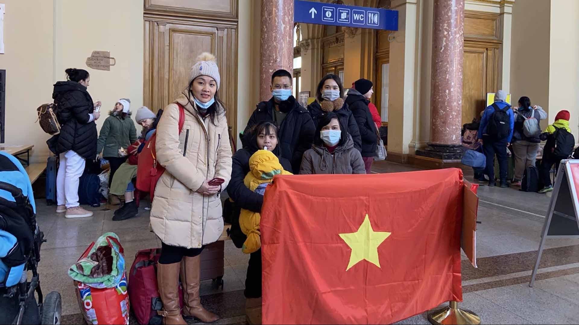 Những nghĩa cử cao đẹp của cộng đồng người Việt tại Hungary dành cho kiều bào sơ tán từ Ukraine
