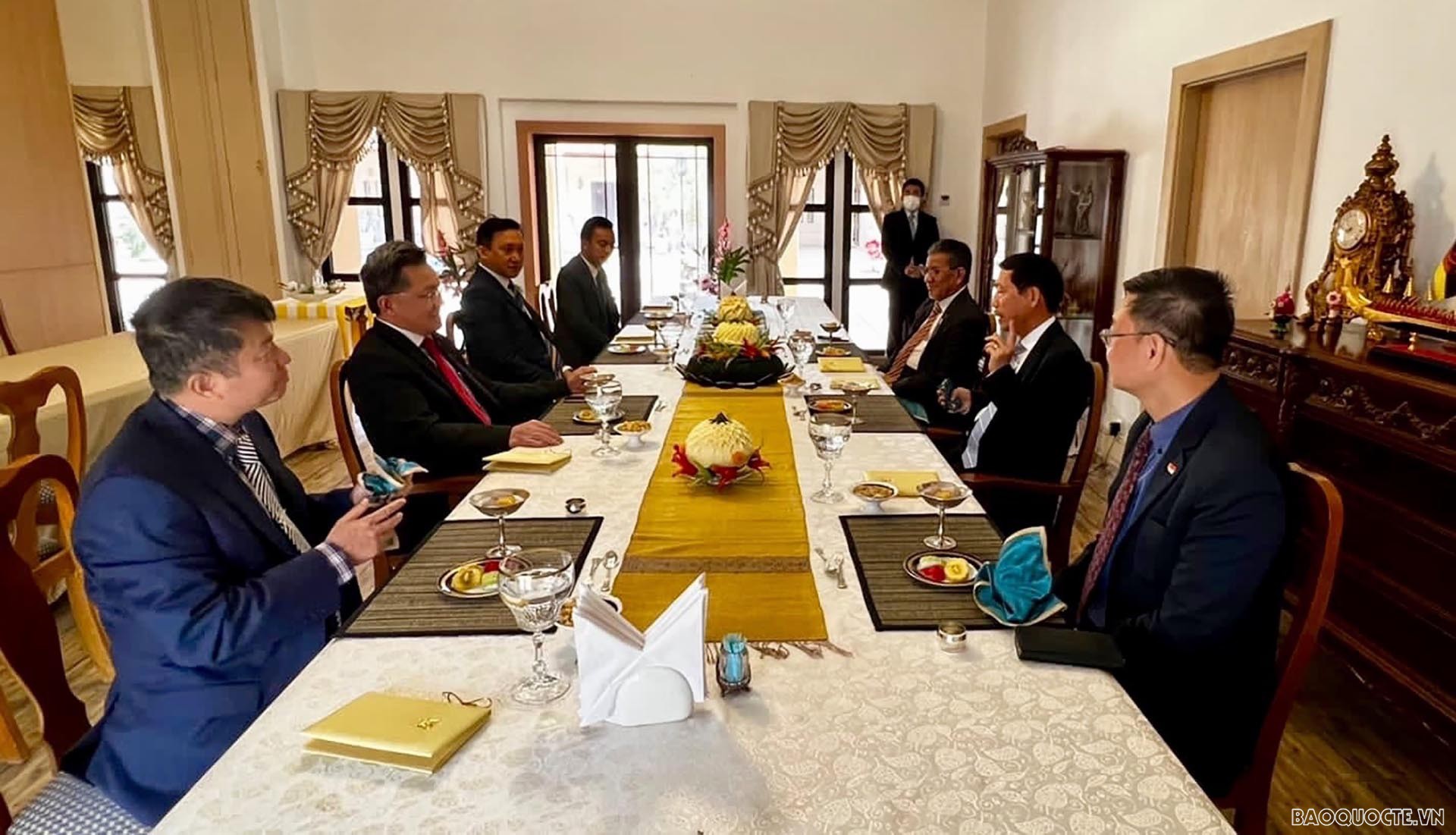 Đại sứ Vũ Viết Dũng chia tay Ủy ban ASEAN tại Riyadh.