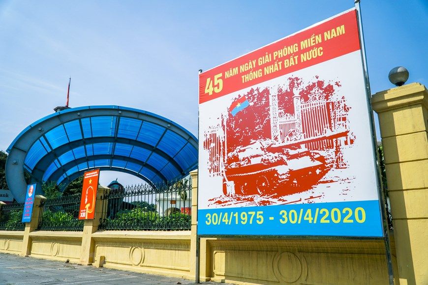 Đảng NDCM Lào gửi điện mừng nhân kỷ niệm 45 năm Ngày giải phóng Miền Nam, thống nhất đất nước
