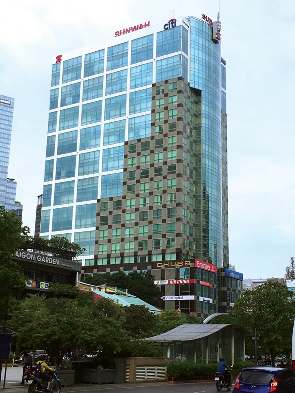 Tòa nhà Sunwah tại trung tâm TP. HCM đang thuộc sở hữu của một nhà đầu tư nước ngoài. (Ảnh: Bảo Lan)