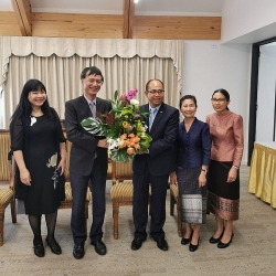 Đại sứ Nguyễn Tất Thành chúc Tết cổ truyền Bun Pi May Đại sứ quán Lào tại Canberra