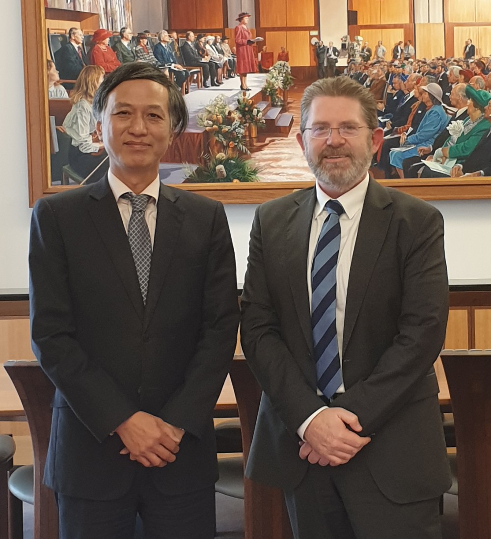  Đại sứ Việt Nam tại Australia Nguyễn Tất Thành chào xã giao Chủ tịch Thượng viện Scott Ryan