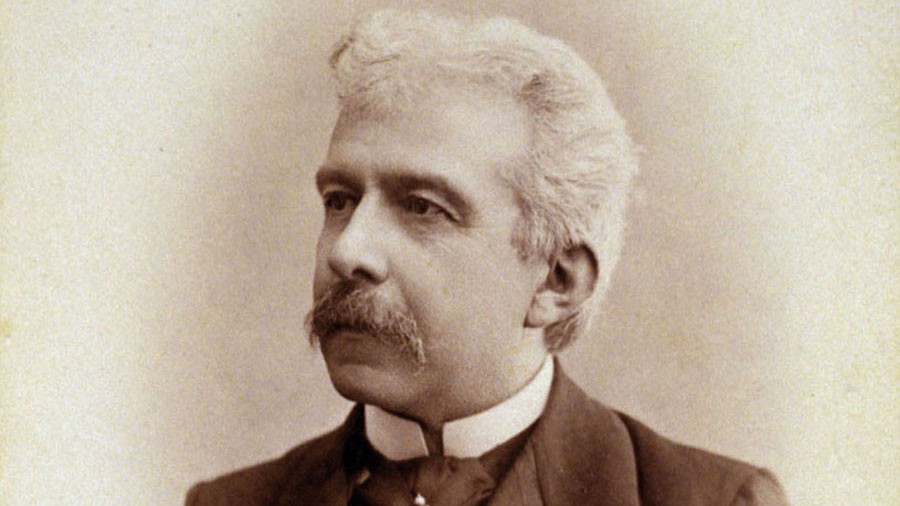 Fogazzaro Aantonio (1842-1911) là nhà viết tiểu thuyết  theo khuynh hướng Thiên chúa giáo tự do.