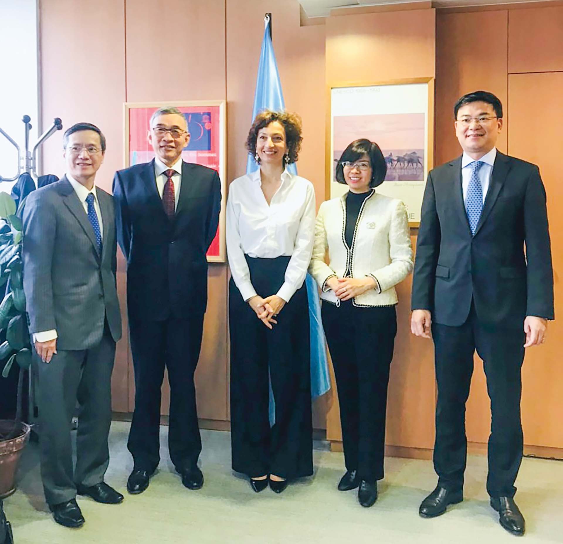 Thứ trưởng Phạm Quang Hiệu làm việc với Tổng giám đốc UNESCO Audrey Azoulay. 