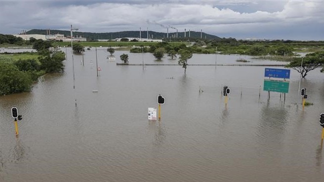 Điện thăm hỏi về tình hình mưa lớn và lũ lụt gây tổn thất to lớn tại Nam Phi