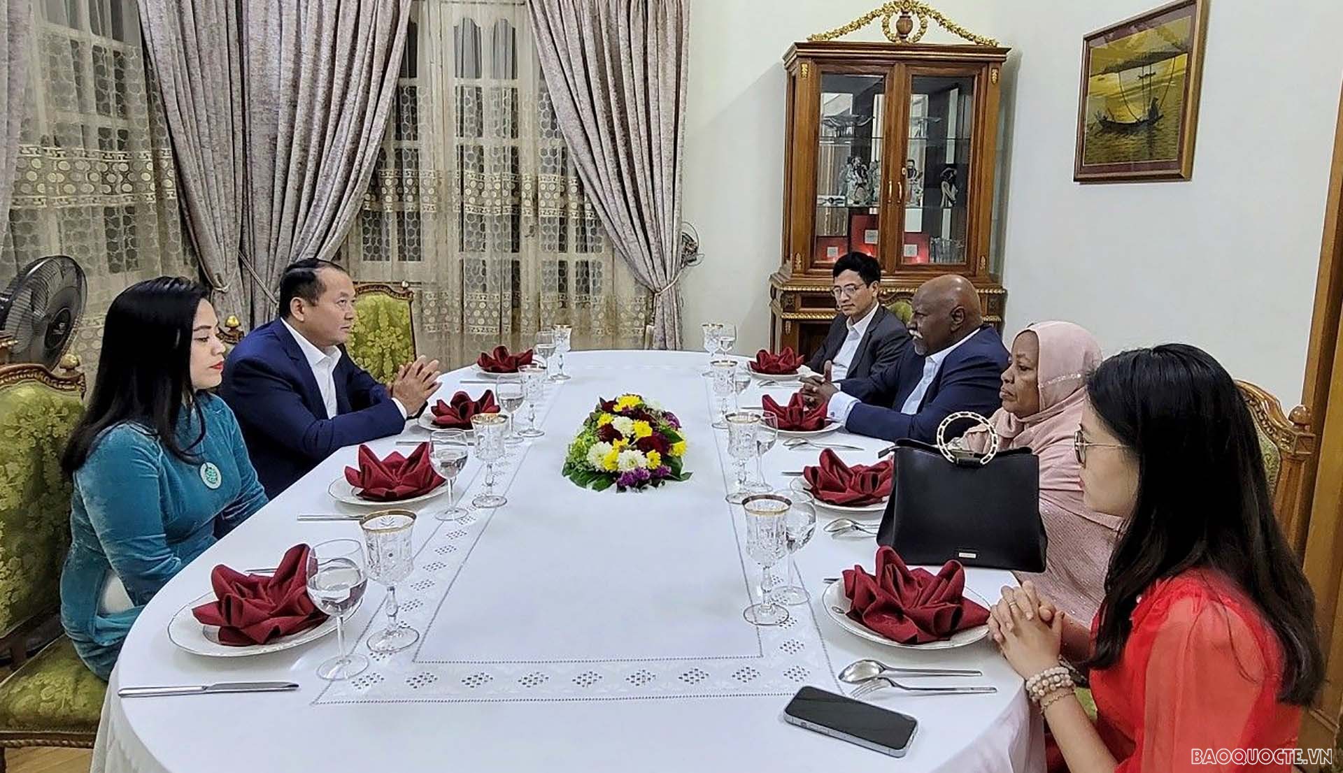 Đại sứ Nguyễn Huy Dũng khẳng định Đại sứ quán Việt Nam tại Ai Cập luôn sẵn sàng hỗ trợ Lãnh sự danh dự Việt Nam tại Sudan.