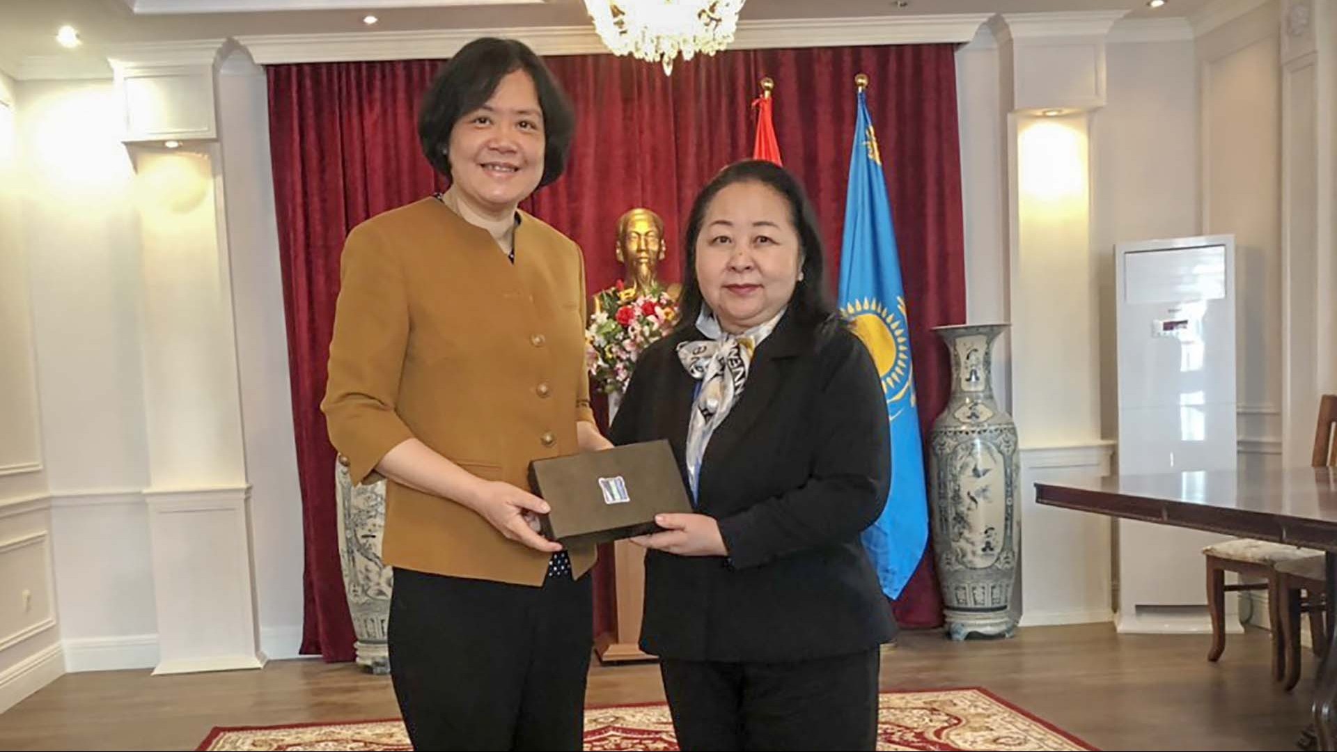 Đại sứ Phạm Thái Như Mai tiếp Đại sứ Lào tại Liên bang Nga, kiêm nhiệm Kazakhstan