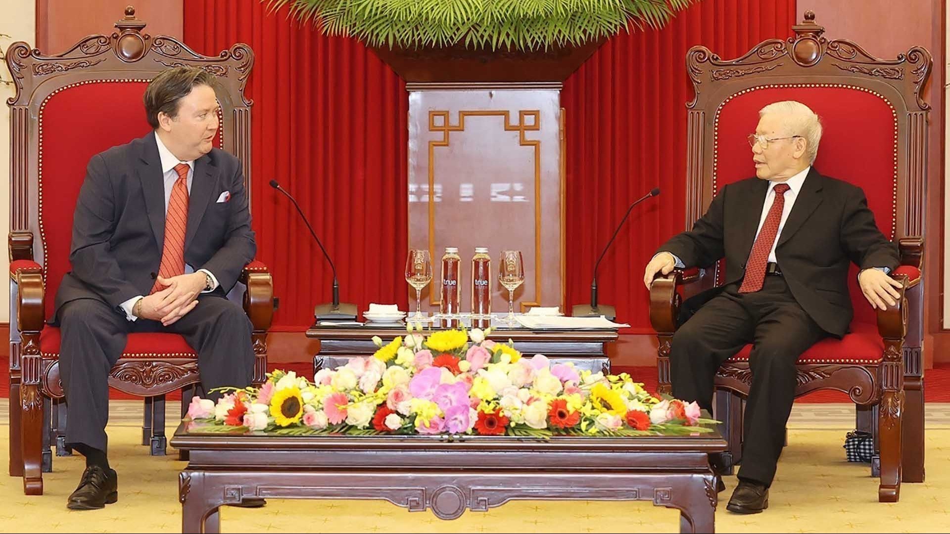 Tổng Bí thư Nguyễn Phú Trọng tiếp Đại sứ Hoa Kỳ tại Việt Nam Marc E. Knapper chào xã giao nhân dịp bắt đầu nhiệm kỳ