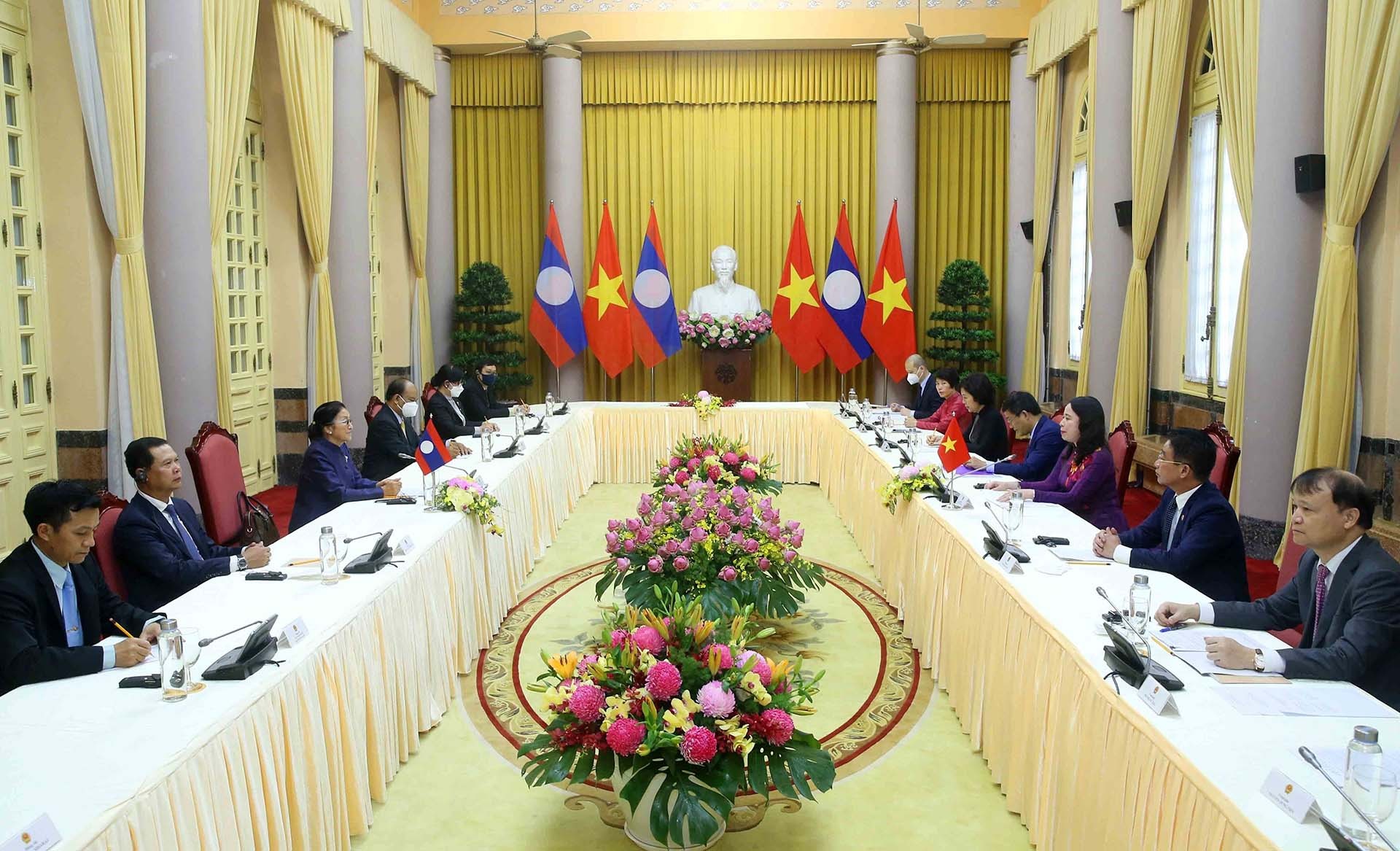 Phó Chủ tịch nước Võ Thị Ánh Xuân hội đàm với Phó Chủ tịch nước CHDCND Lào Pany Yathotou. (Nguồn: TTXVN)