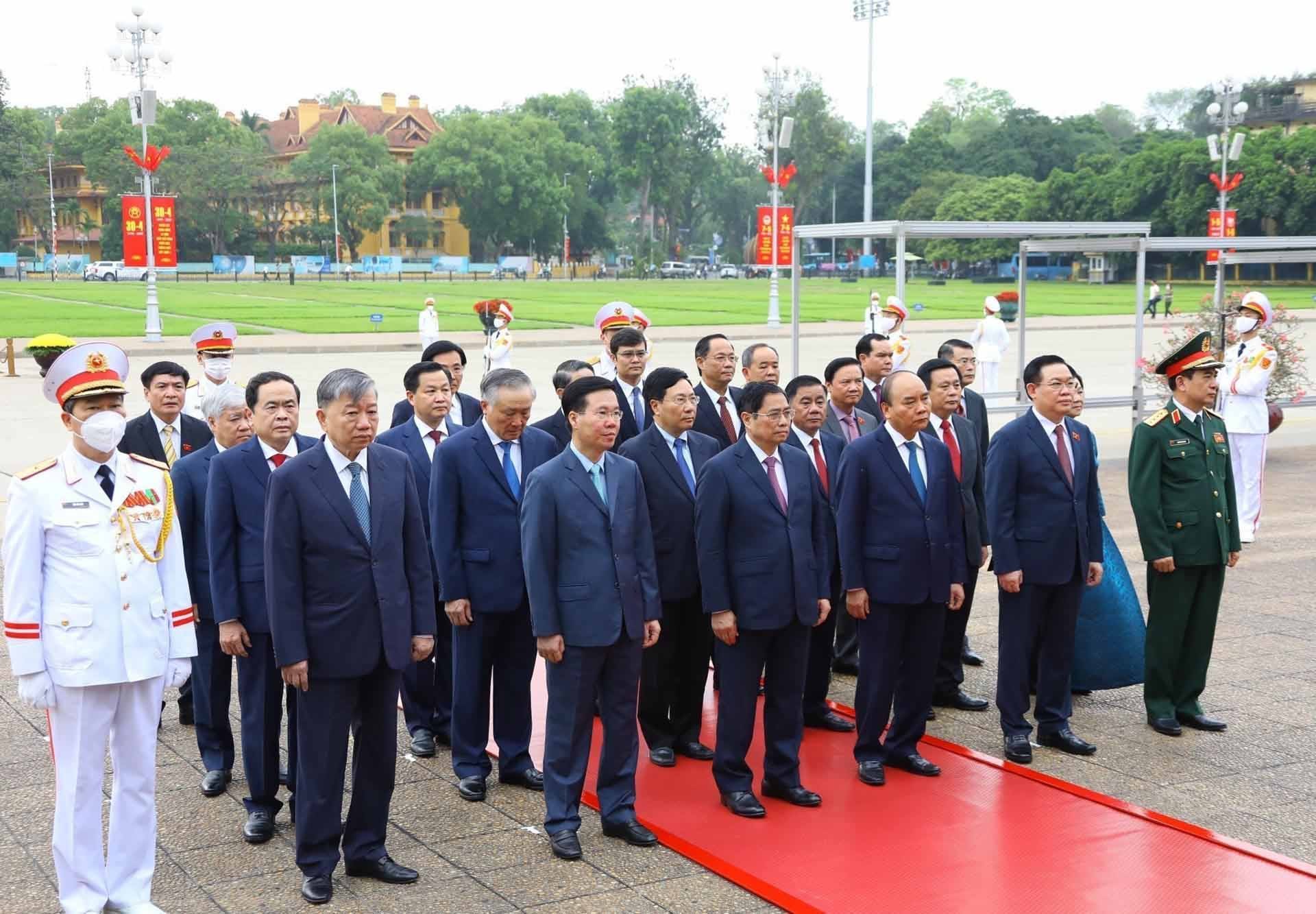 Lãnh đạo Đảng, Nhà nước tưởng niệm Chủ tịch Hồ Chí Minh. (Nguồn: TTXVN)