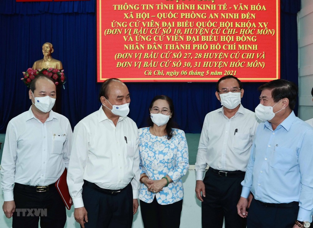 Chủ tịch nước Nguyễn Xuân Phúc, Chủ tịch Hội đồng Quốc phòng-An ninh với các đại biểu. (Nguồn: TTXVN)