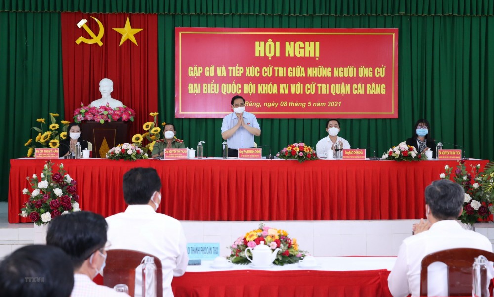 Thủ tướng Phạm Minh Chính cùng các ứng cử viên đại biểu Quốc hội khóa XV tại hội nghị. (Nguồn: TTXVN)