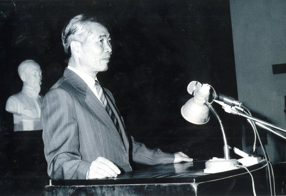 Bộ trưởng Bộ Ngoại giao Nguyễn Cơ Thạch phát biểu chỉ đạo tại Hội nghị Ngoại giao lần thứ 15 (5/1982)