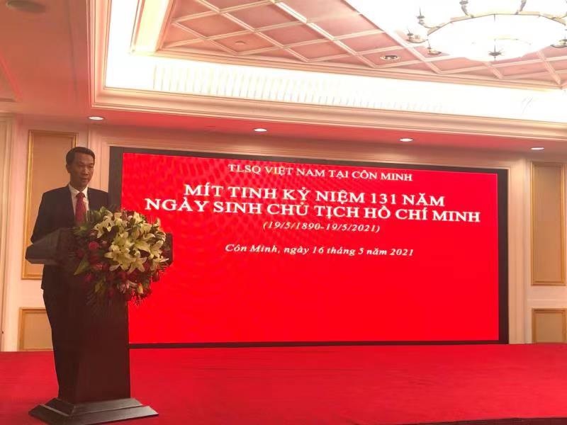 Tổng Lãnh sự Nguyễn Trung Hiếu phát biểu khai mạc Mít tinh kỷ niệm.