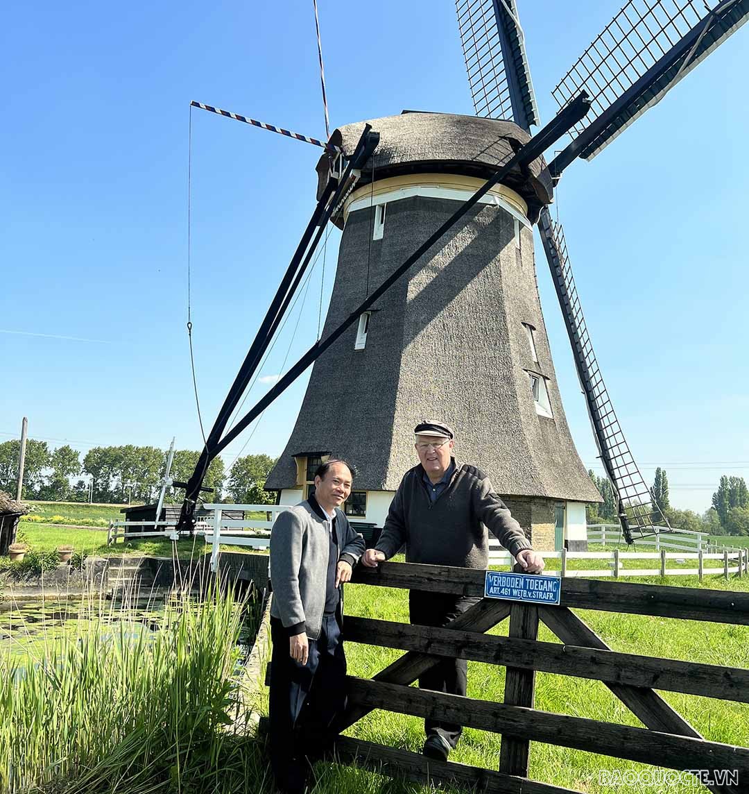 Đại sứ Phạm Việt Anh thăm mô hình quản lý nước tại Zevenhuizen, Hà Lan