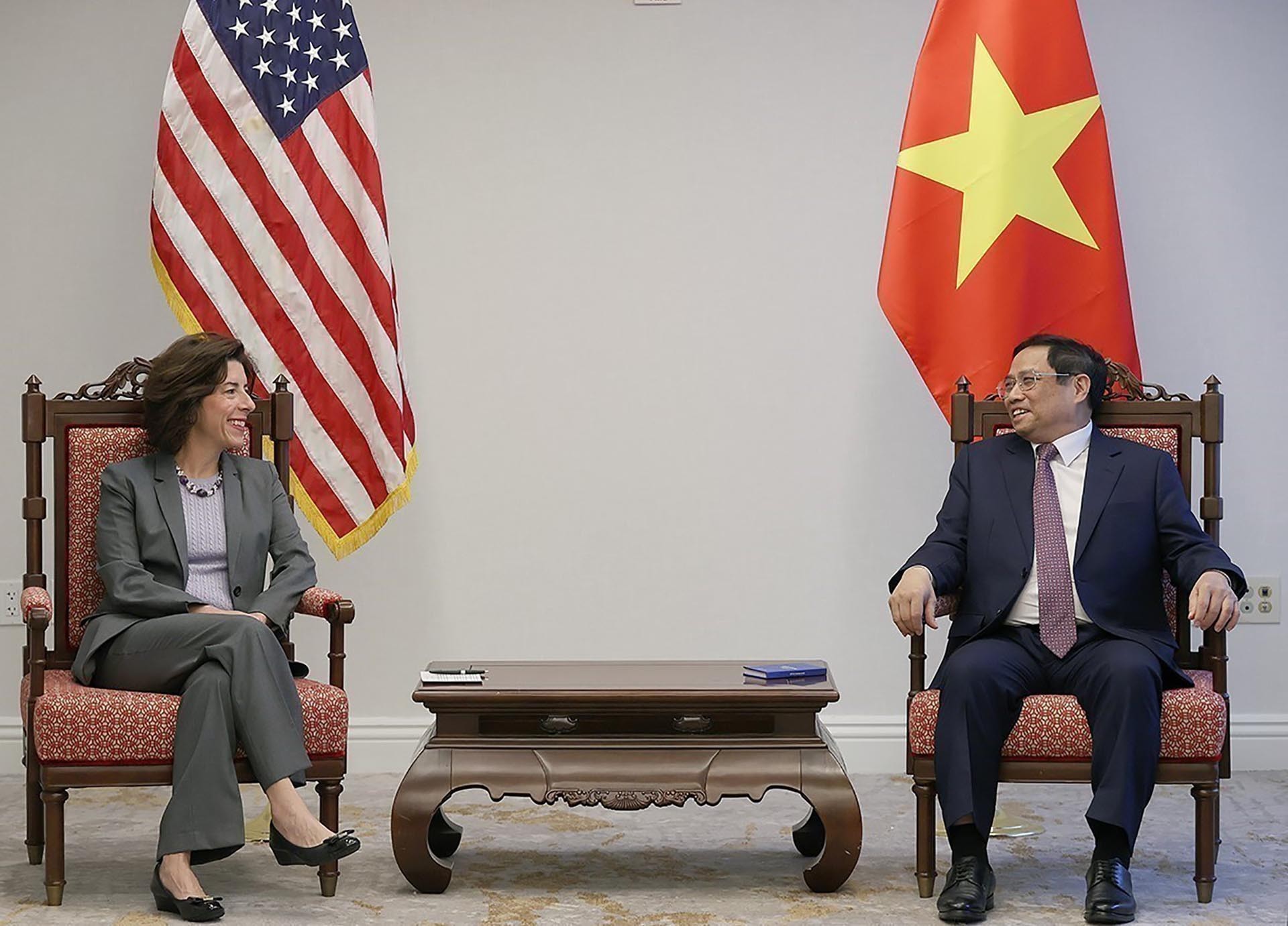 Thủ tướng Phạm Minh Chính tiếp Bộ trưởng Thương mại Hoa Kỳ Gina Raimondo. (Nguồn: TTXVN)