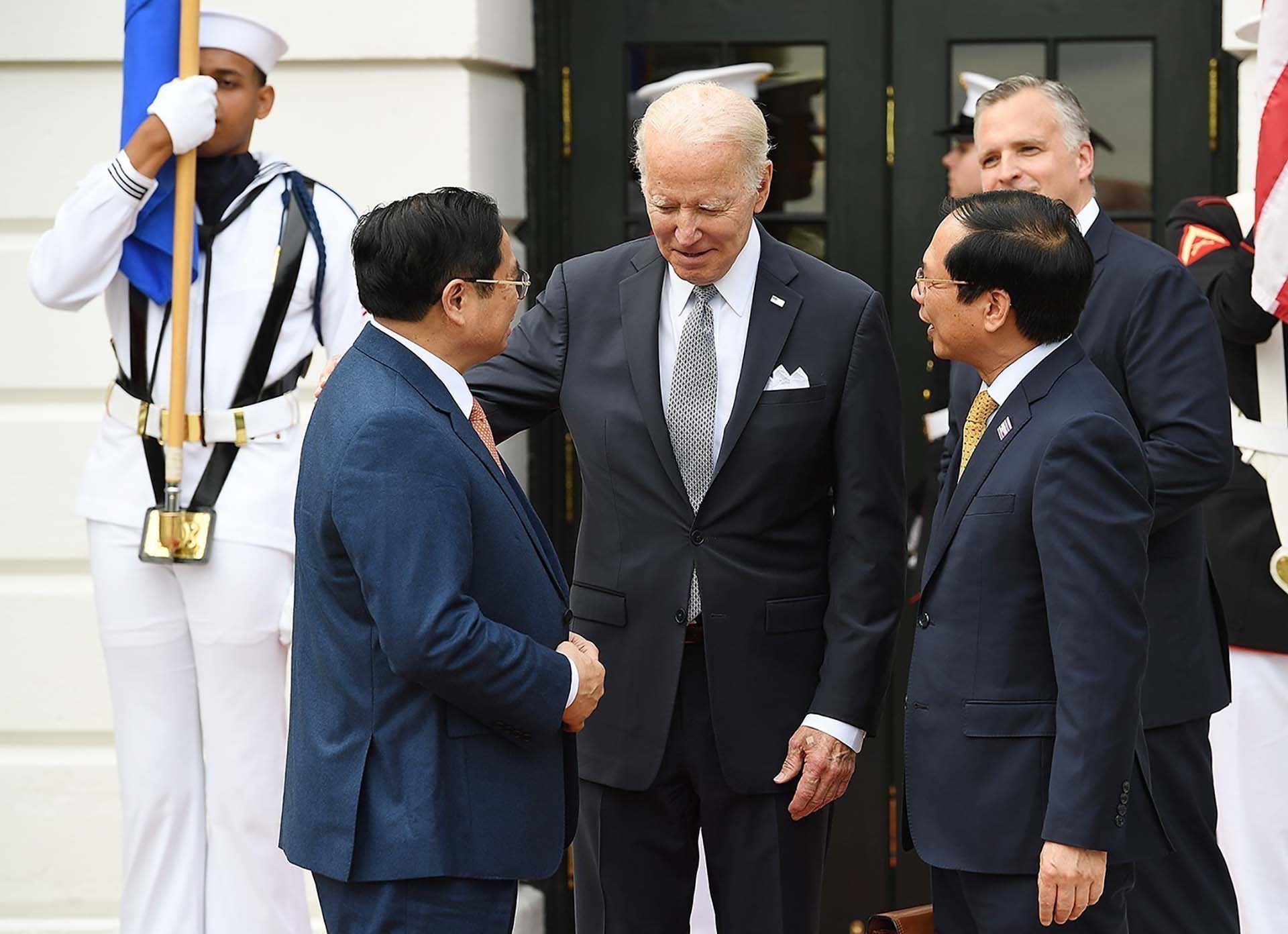 Thủ tướng Phạm Minh Chính trao đổi với Tổng thống Hoa Kỳ Joseph Robinette Biden Jr. (Nguồn: TTXVN)