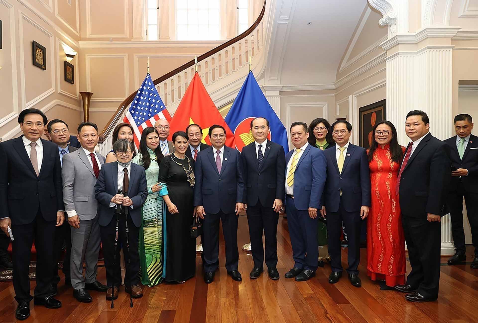 Thủ tướng Phạm Minh Chính với đại diện cộng đồng người Việt Nam tại Hoa Kỳ. (Nguồn: TTXVN)