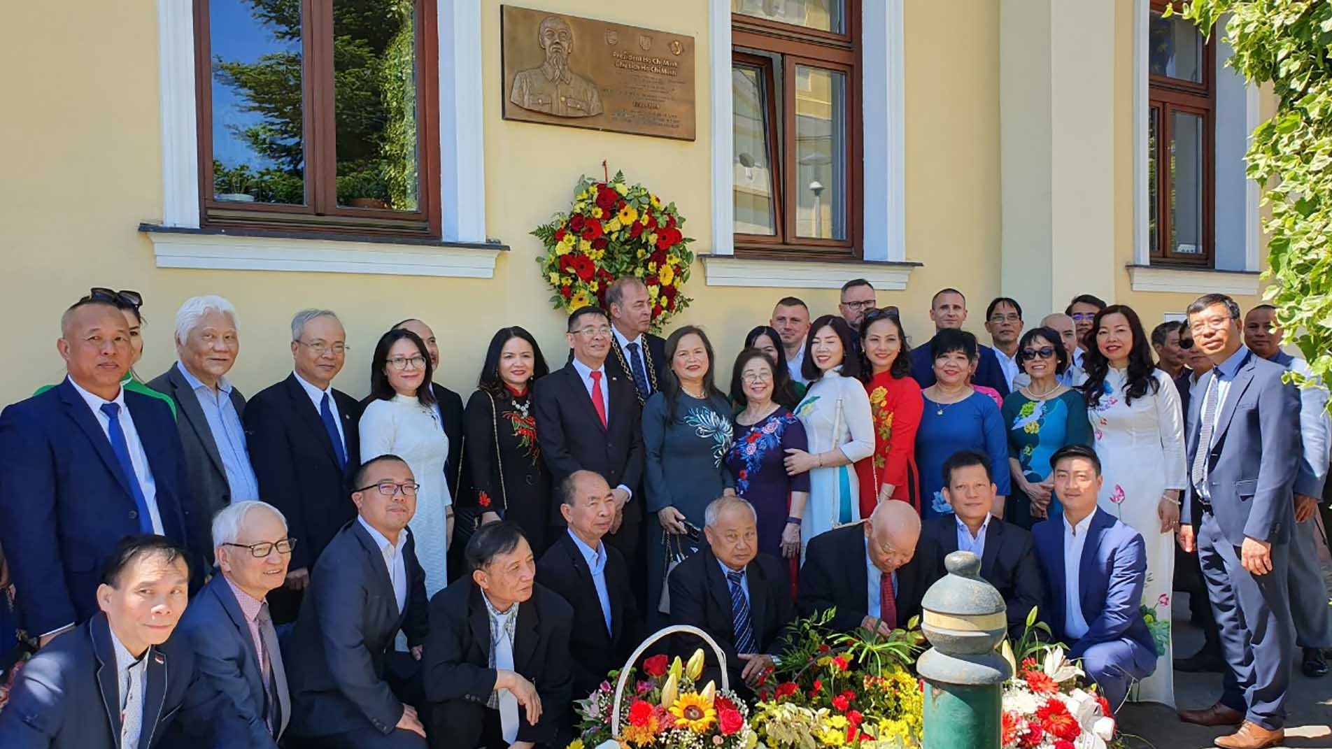 Tiếp tục gìn giữ những kỷ niệm về Chủ tịch Hồ Chí Minh tại Slovakia
