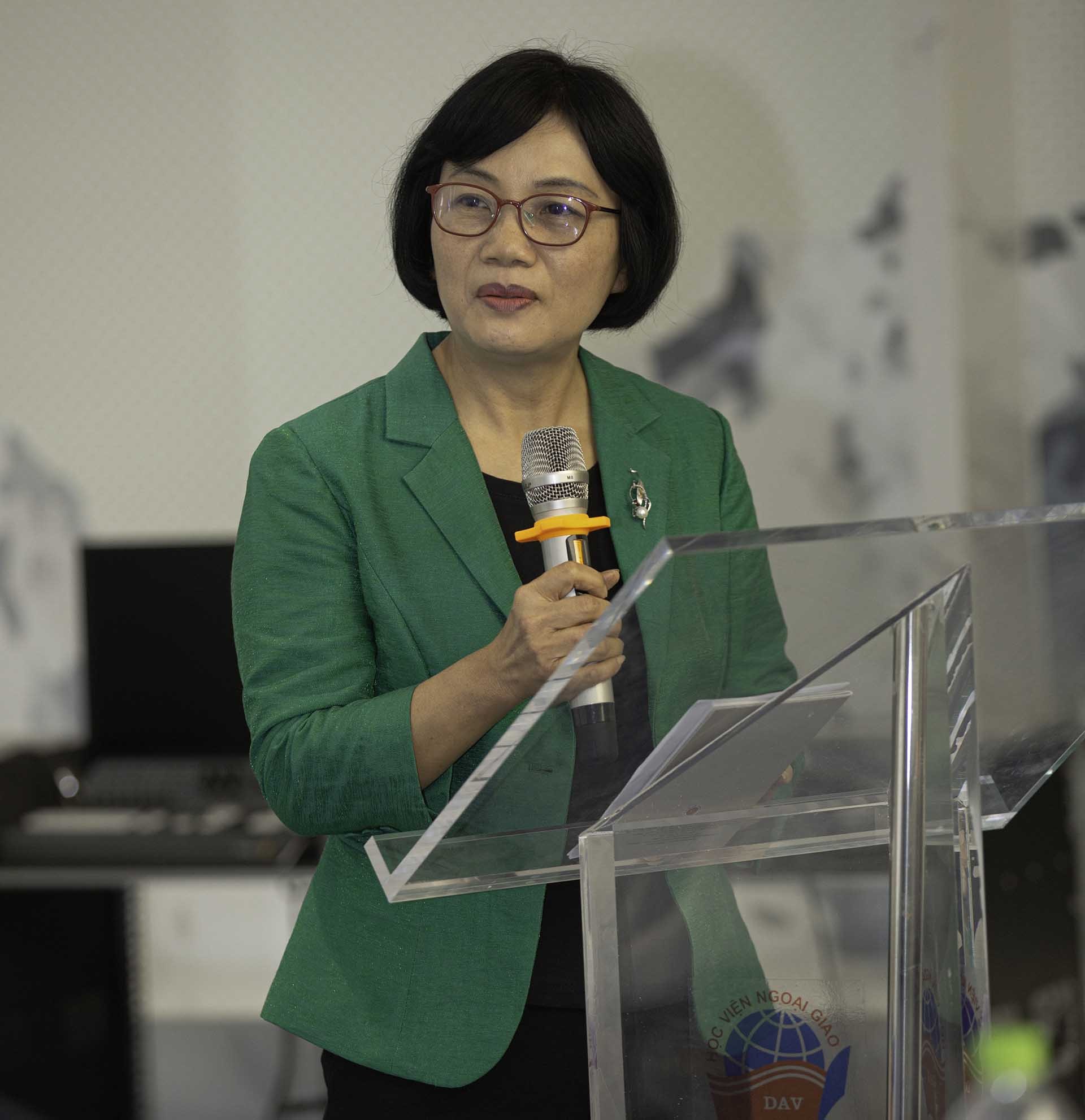Đại sứ Tào Thị Thanh Hương phát biểu khai mạc toạ đàm. (Nguồn: HVNG)