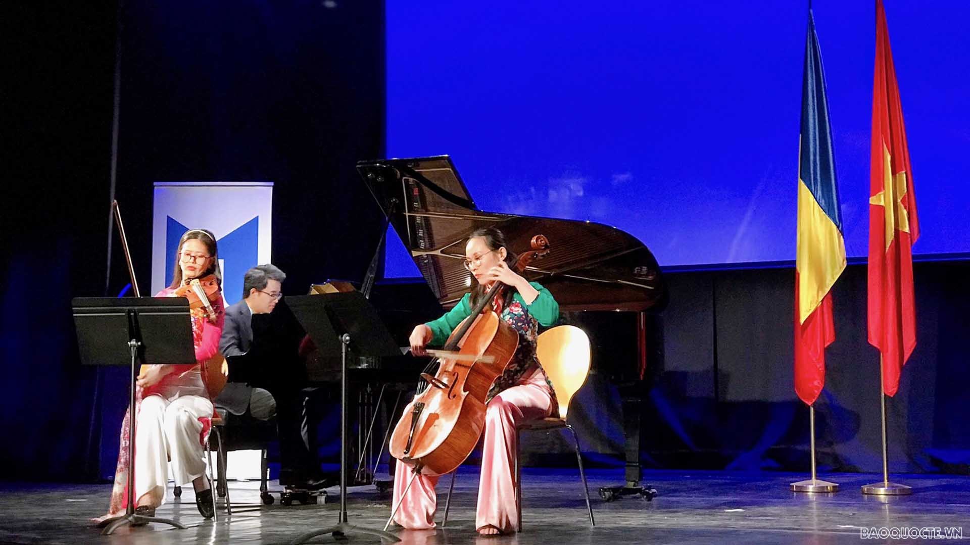 Đêm nhạc ‘Giai điệu hữu nghị’ thúc đẩy quan hệ ngoại giao văn hóa và giáo dục Việt Nam-Romania