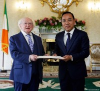Đại sứ Nguyễn Hoàng Long trình Thư ủy nhiệm lên Tổng thống Ireland