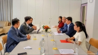 Thứ trưởng Ngoại giao Phạm Quang Hiệu trao đổi với Hội trí thức chuyên gia người Việt Nam tại Thụy Sỹ