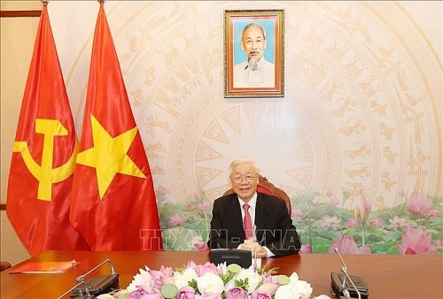 Top Vietnamese leader holds phone talks with Russian President