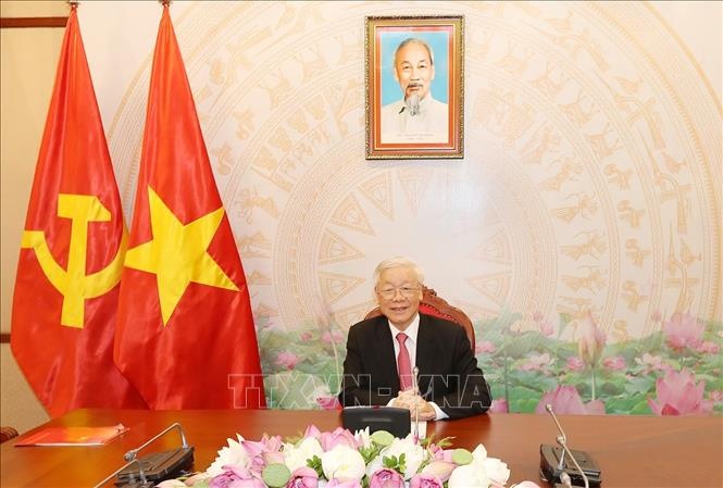 top vietnamese leader holds phone talks with russian president