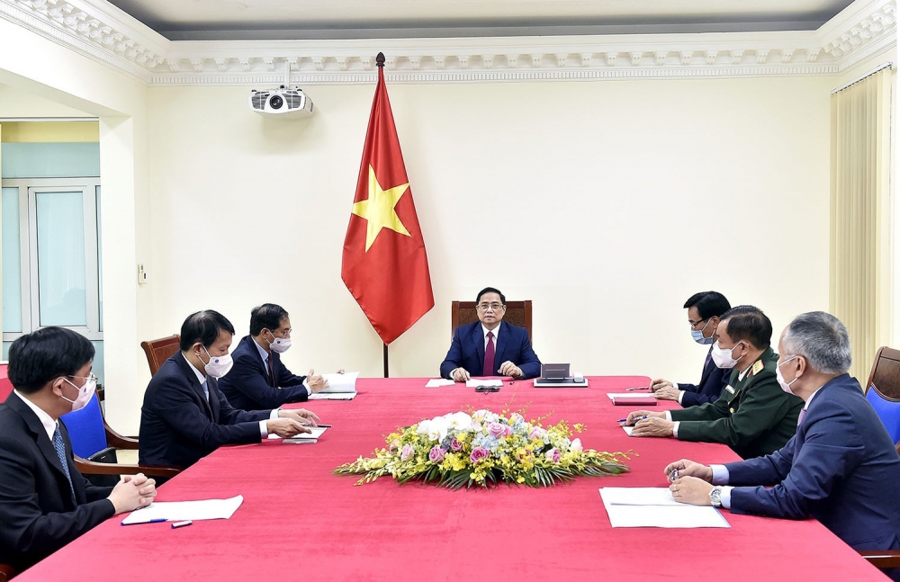 Thủ tướng Phạm Minh Chính điện đàm với Thủ tướng Quốc vụ viện Trung Quốc Lý Khắc Cường. (Nguồn: TTXVN)