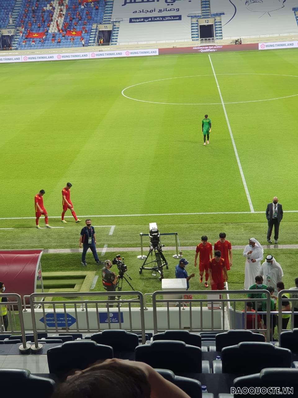 Trận Việt Nam vs Indonesia: Không khí tại sân Al Maktoum trước giờ bóng lăn