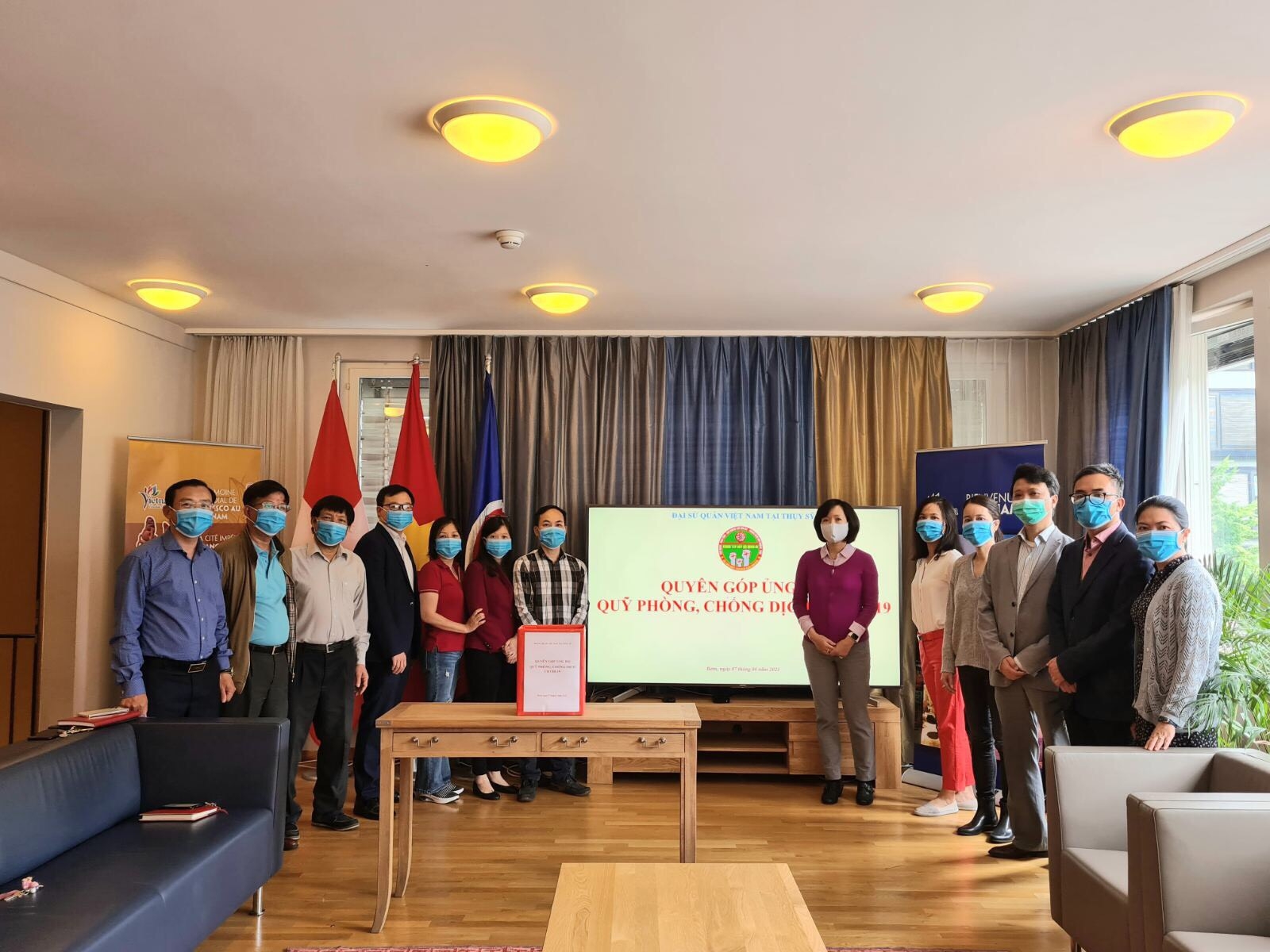 Đại sứ quán Việt Nam tại Thụy Sỹ đã tổ chức lễ quyên góp ủng hộ Quỹ phòng, chống dịch Covid-19