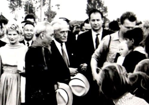Thị trấn Horne Saliby đón Bác Hồ và đoàn đại biểu của Việt Nam năm 1957.