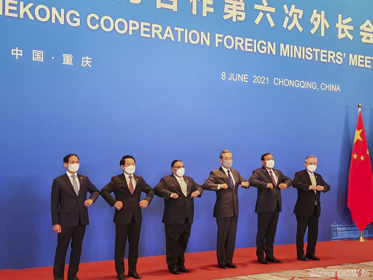 Bộ trưởng Ngoại giao Bùi Thanh Sơn (ngoài cùng bên trái) chụp ảnh chung cùng với Bộ trưởng ngoại giao các nước tham dự Hội nghị Bộ trưởng Mekong - Lan Thương lần thứ 6. 