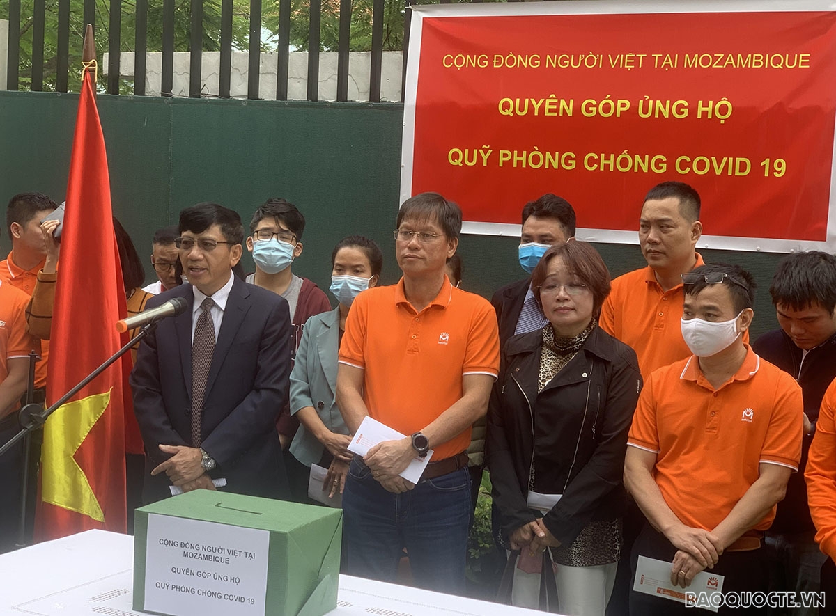Đại sứ Lê Huy Hoàng phát biểu kêu gọi cộng đồng tham gia ủng hộ Quỹ Phòng chống Covid-19 tại Lễ quyên góp 09-6-2021