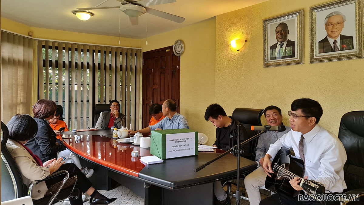 Cộng đồng người Việt tại  Mozambique quyên góp ủng hộ Quỹ phòng chống dịch Covid-19