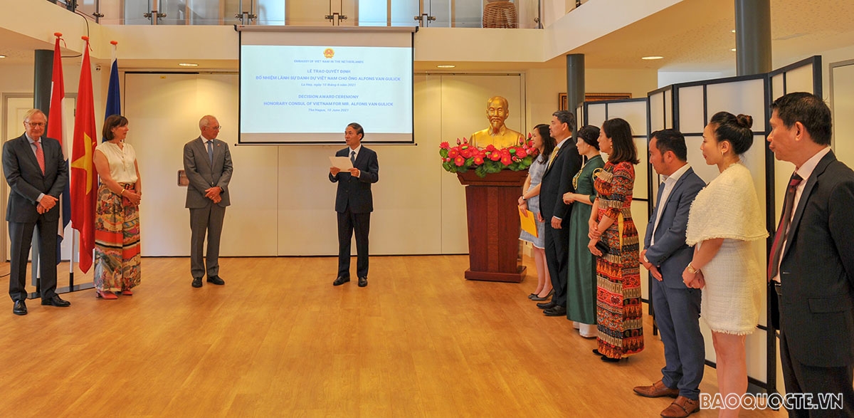 Đại sứ Phạm Việt Anh Phát biểu chúc mừng Lãnh sự danh dự Việt Nam tại Rotterdam