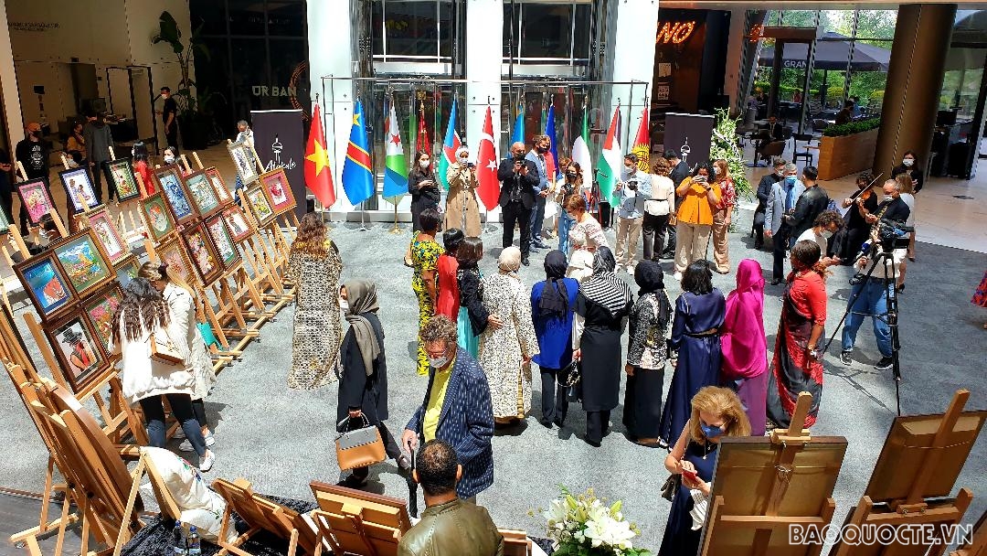 Đại sứ quán Việt Nam tại Thổ Nhĩ Kỳ tham gia triển lãm tranh thêu tại Ankara
